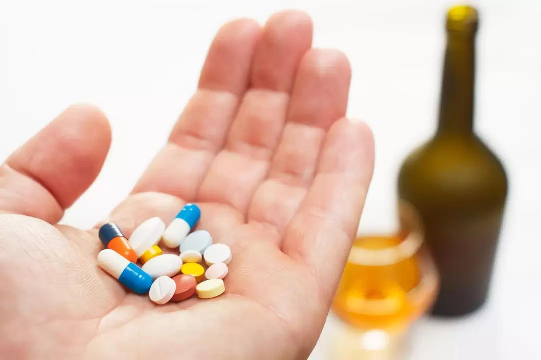 Posible al da antibiotikoak eta alkohola konbinatzea