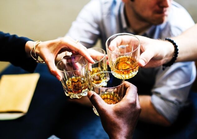 konpainia handi batean alkohola edatea